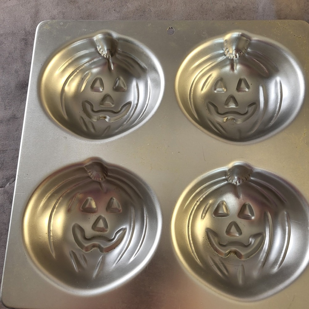Lot of 2- 9"×9" Wilton Halloween Pumpkin Jack O Lantern Cake Baking Pan Vintage